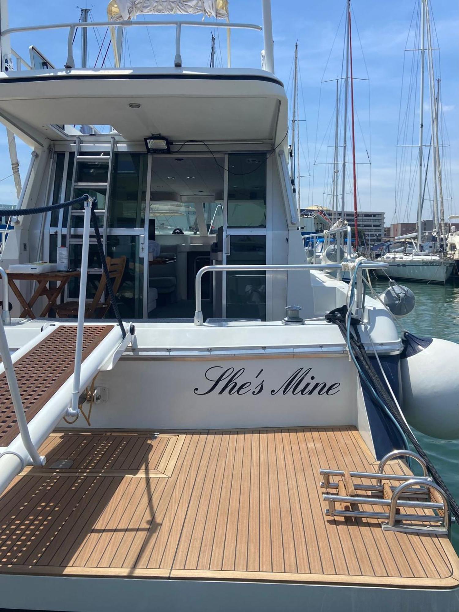 Hotel She'S Mine Yacht CTA Exterior foto